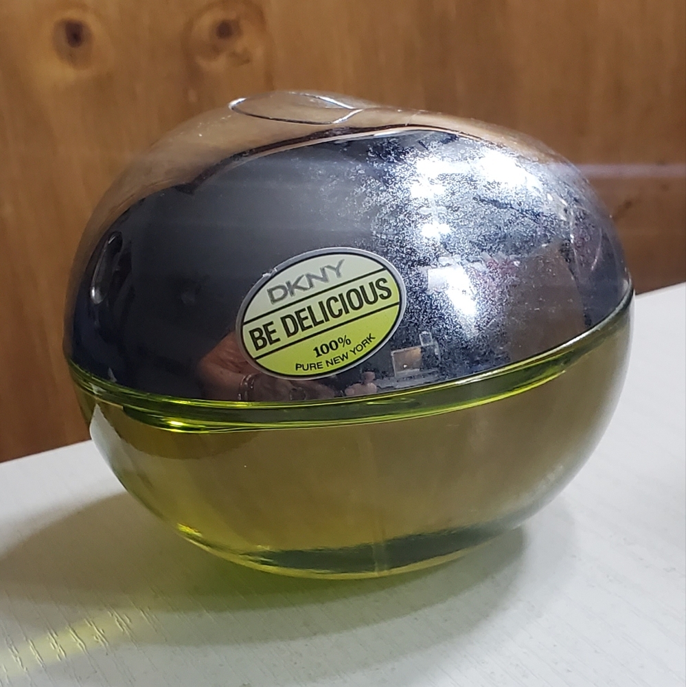 DKNY Be Delicious Perfume with Green and Silver Accents